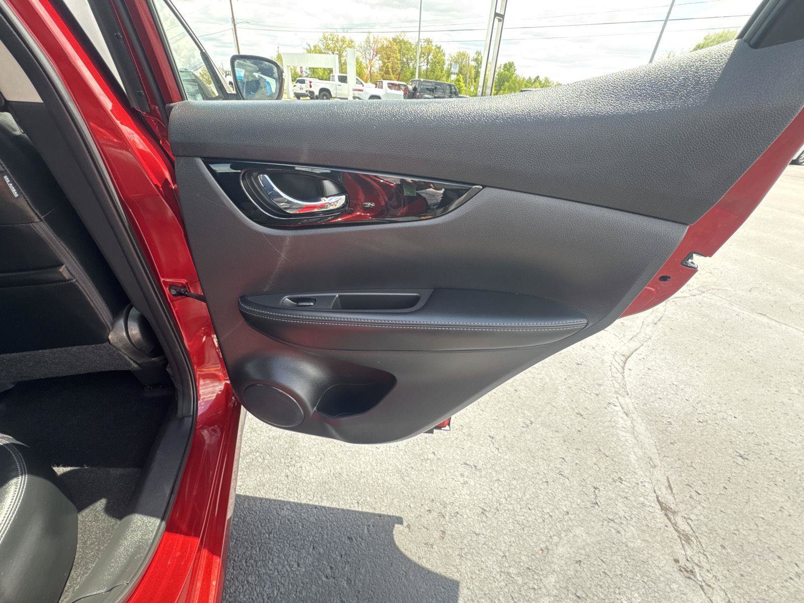 Used 2022 Nissan Rogue Sport SL AWD/4WD image 13