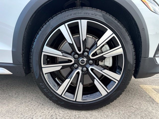 Certified 2024 Volvo V60 B5 Cross Country Ultimate AWD/4WD image 11