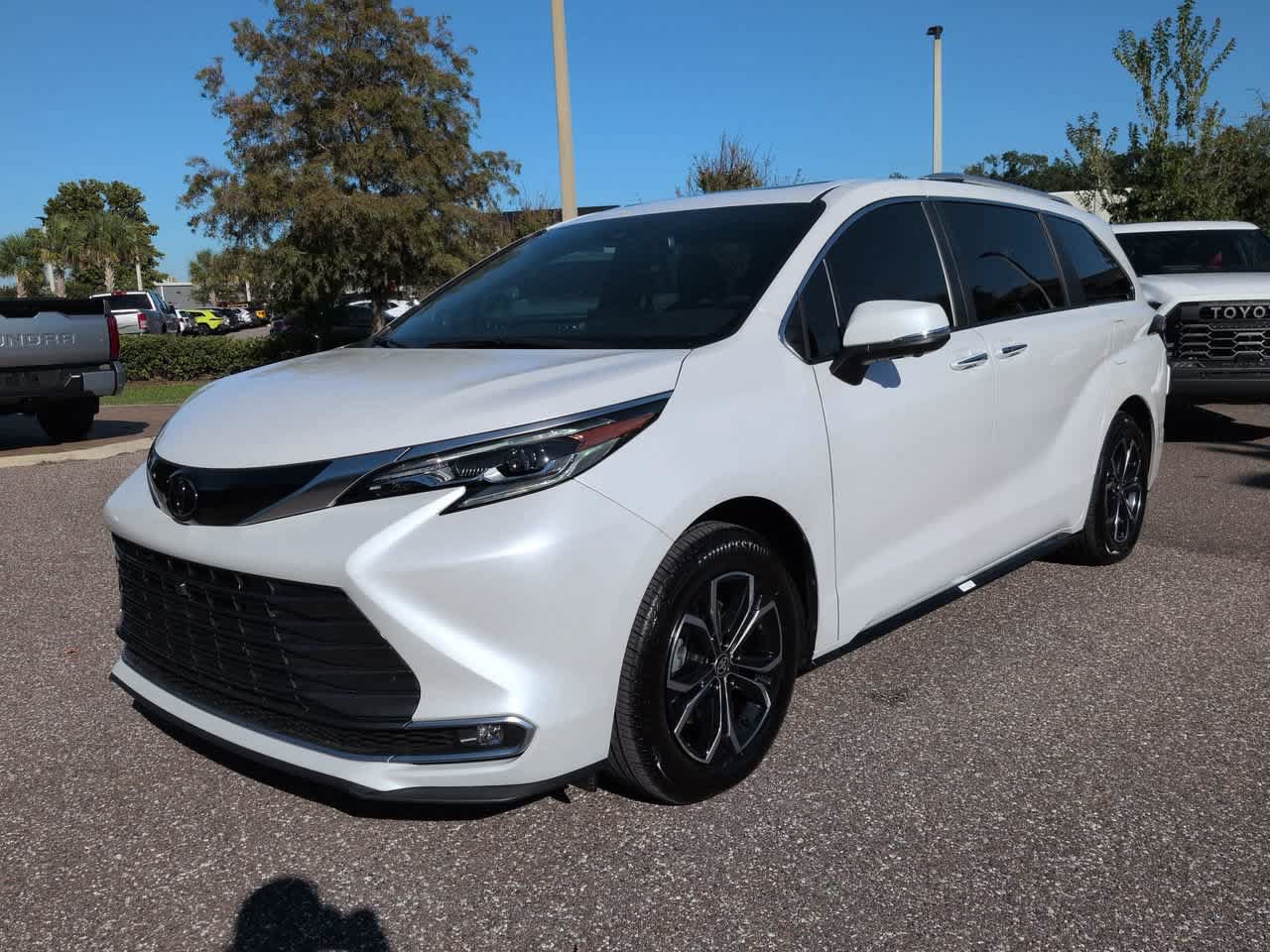 Used 2026 Toyota Sienna Platinum AWD/4WD image 2