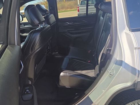 Used 2025 Jeep Grand Cherokee Altitude image 13