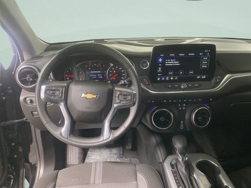 Used 2025 Chevrolet Blazer LT AWD/4WD image 17