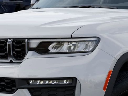 New 2026 Jeep Grand Cherokee Limited w/ Limited Altitude Package AWD/4WD image 36