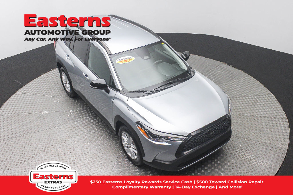 Used 2025 Toyota Corolla Cross LE FWD image 4