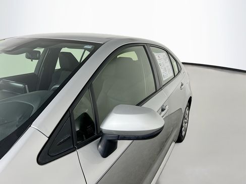 Used 2021 Toyota Corolla LE FWD image 13