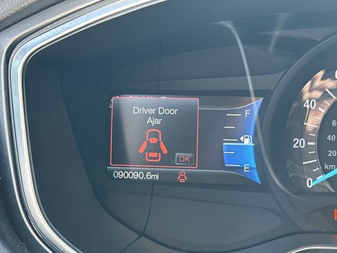 Used 2018 Ford Fusion SE w/ Fusion SE Technology Package image 22