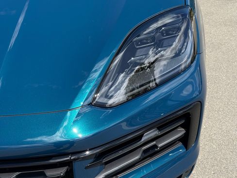 Used 2026 Porsche Cayenne AWD/4WD image 11