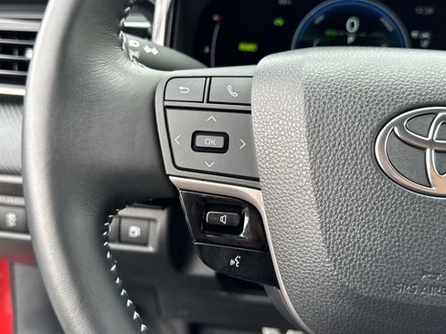 Used 2025 Toyota Camry SE w/ Multimedia Upgrade Package image 30