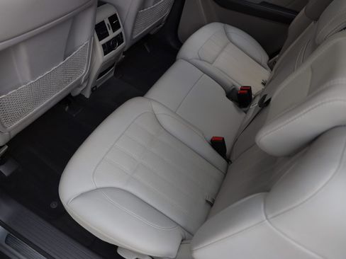 Used 2015 Mercedes-Benz GL 450 4MATIC image 11