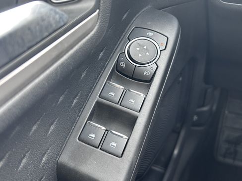 Used 2020 Ford Escape SE image 17