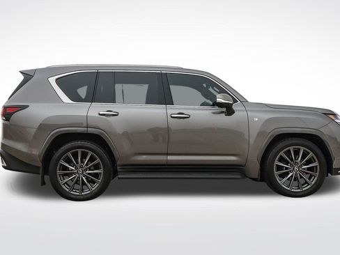 Used 2024 Lexus LX 600 F Sport image 4