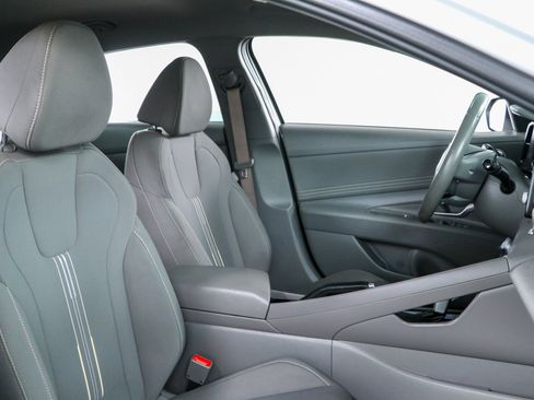 Used 2025 Hyundai Elantra Sport FWD image 26