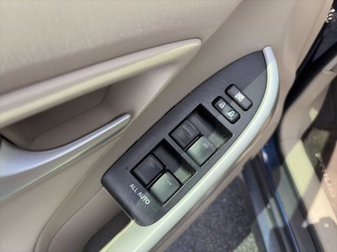 Used 2015 Toyota Prius Five image 13