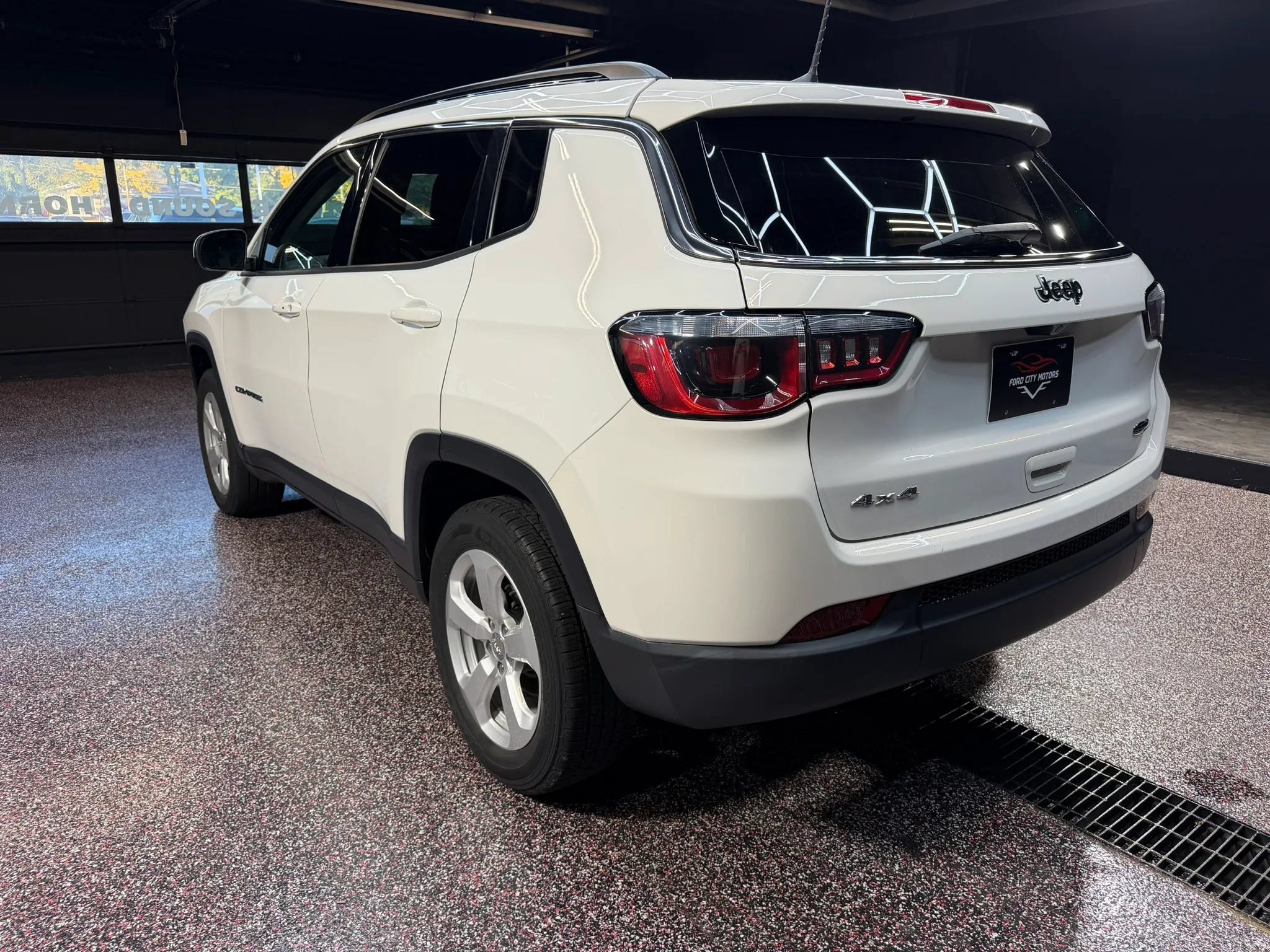 Used 2019 Jeep Compass Latitude w/ Cold Weather Group AWD/4WD image 5