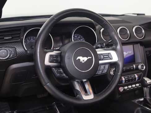 Used 2020 Ford Mustang Convertible RWD image 6