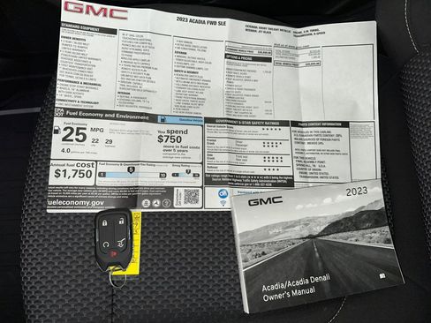 Certified 2023 GMC Acadia SLE w/ Driver Convenience Package image 16