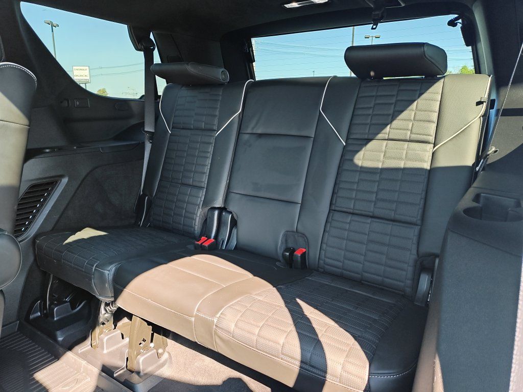 Used 2025 Cadillac Escalade V w/ LPO, Floor Liner Package AWD/4WD image 28