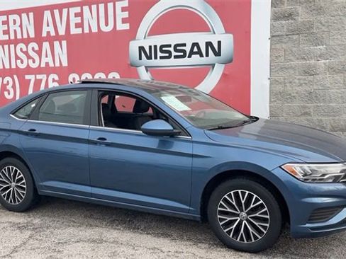 Used 2020 Volkswagen Jetta SE image 3