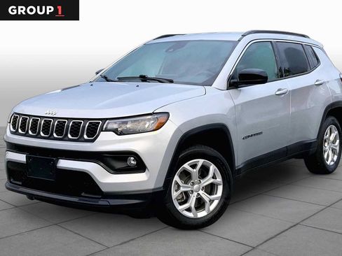 Used 2024 Jeep Compass Latitude AWD/4WD image 1