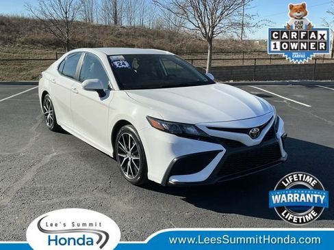 Used 2024 Toyota Camry SE image 1