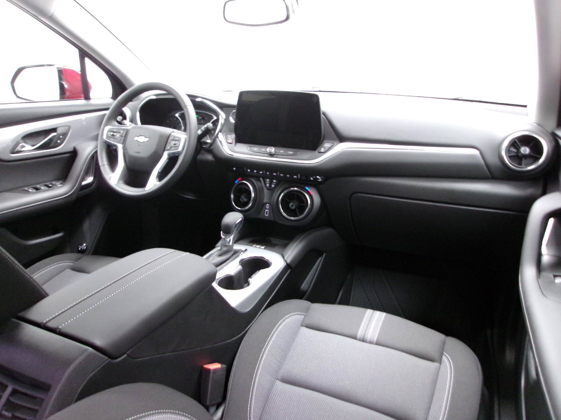 New 2026 Chevrolet Blazer LT w/ Convenience Package AWD/4WD image 3