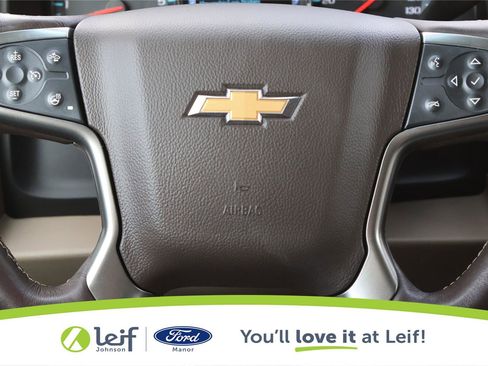 Used 2020 Chevrolet Suburban LT w/ Luxury Package image 16