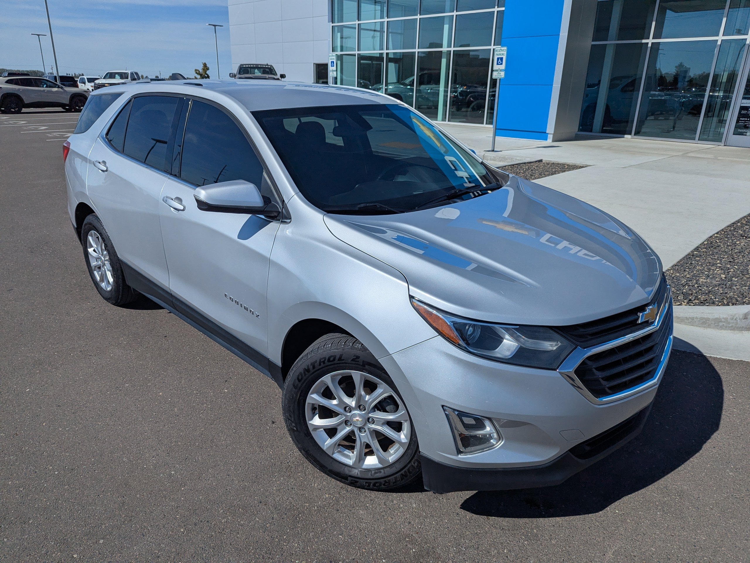 Used 2019 Chevrolet Equinox LT FWD image 3