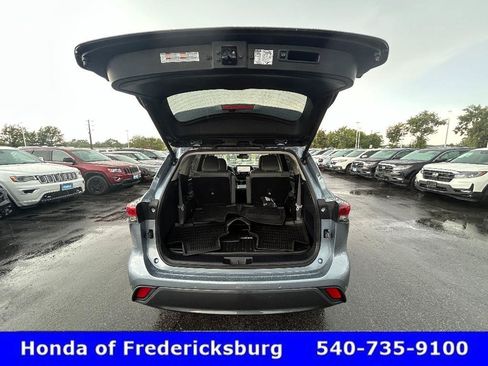 Used 2024 Toyota Highlander Limited AWD/4WD image 11