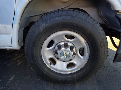 Used 2020 Chevrolet Express 2500 w/ Driver Convenience Package RWD image 3