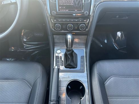 Used 2018 Volkswagen Passat 2.0T SE image 11