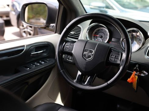 Used 2017 Dodge Grand Caravan SXT FWD image 31