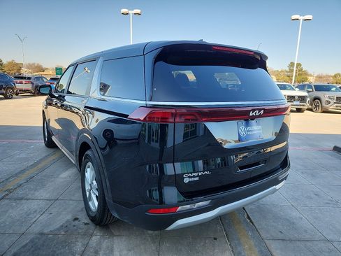 Used 2024 Kia Carnival LX FWD image 5