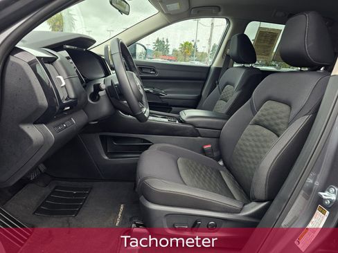 Used 2024 Nissan Pathfinder SV AWD/4WD image 15