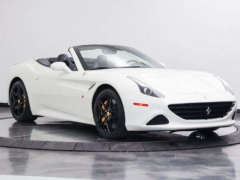 Used 2017 Ferrari California T RWD image 15