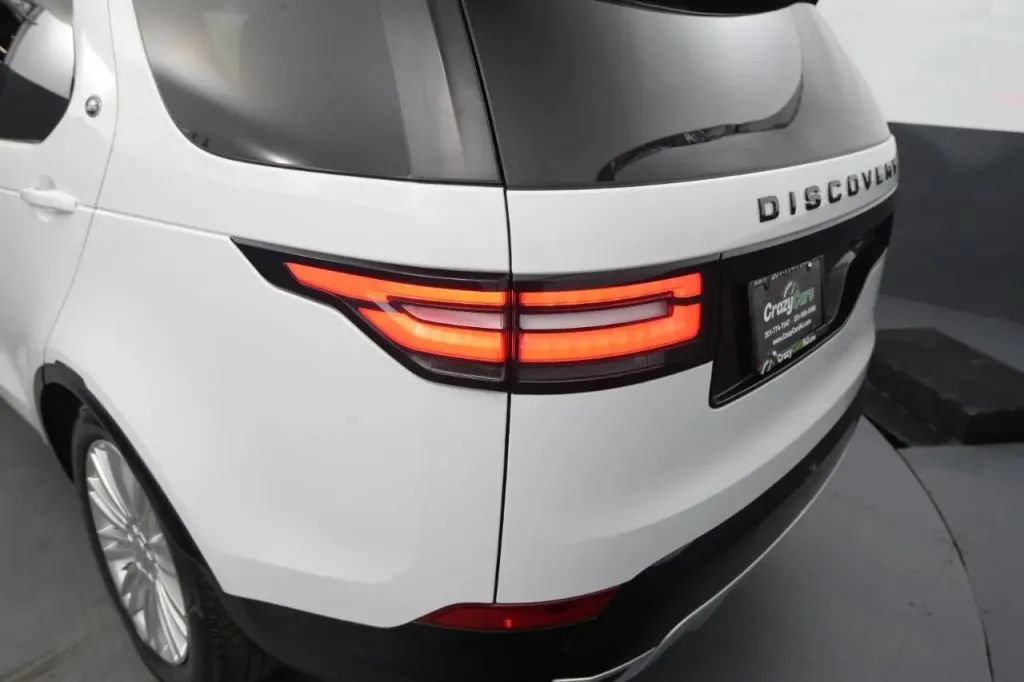 Used 2020 Land Rover Discovery Landmark AWD/4WD image 15