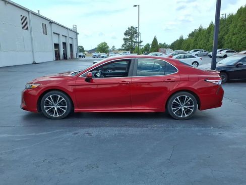 Used 2020 Toyota Camry SE FWD image 6