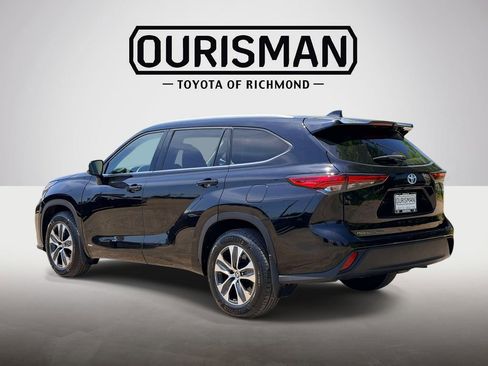 Used 2022 Toyota Highlander XLE AWD/4WD image 23