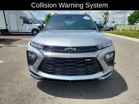 Used 2023 Chevrolet TrailBlazer RS w/ Technology Package FWD image 2