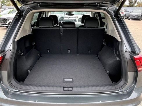 Certified 2024 Volkswagen Tiguan SE w/ Panoramic Sunroof Package image 15