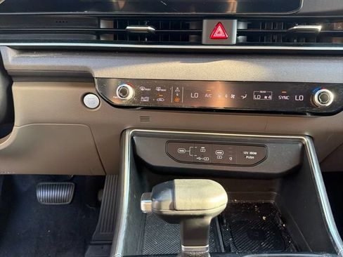 Certified 2025 Kia Carnival EX FWD image 16