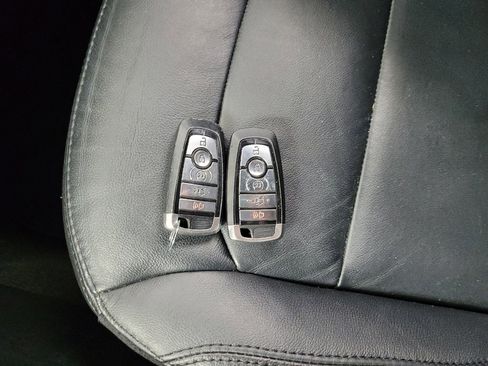 Used 2018 Ford Explorer XLT w/ Equipment Group 202A image 32