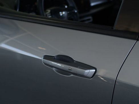 Used 2024 Chevrolet Traverse LT image 38