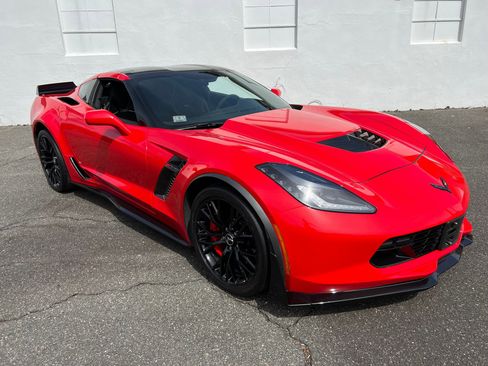 Used 2015 Chevrolet Corvette Z06 w/ 3LZ Preferred Equipment Group image 27