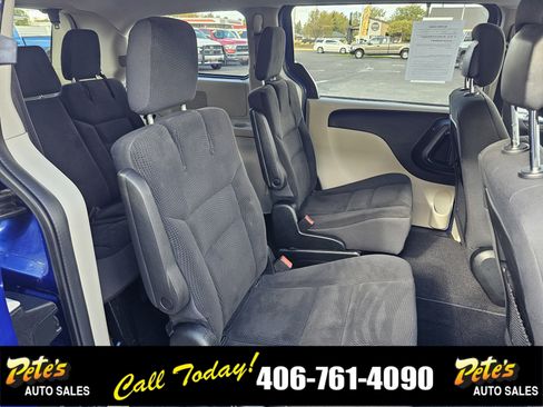 Used 2018 Dodge Grand Caravan SE w/ UConnect Hands-Free Group image 15