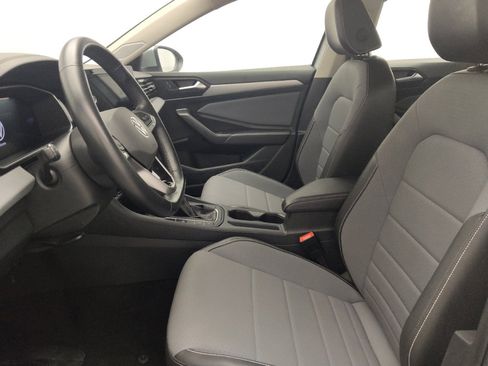 Used 2025 Volkswagen Jetta SE FWD image 17