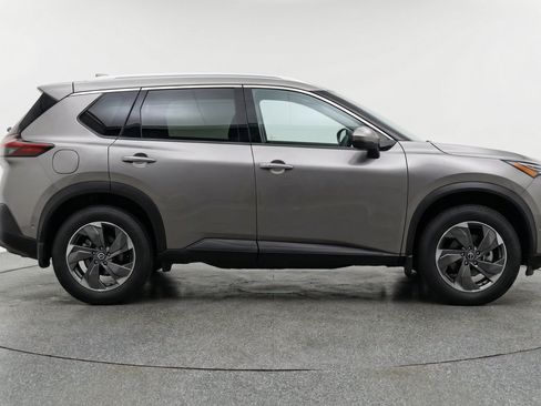Used 2025 Nissan Rogue SV FWD image 11