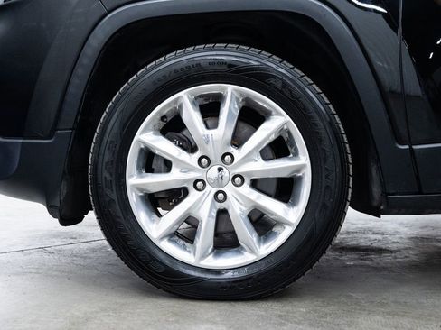 Used 2017 Jeep Cherokee Limited AWD/4WD image 7