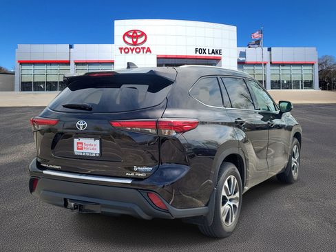 Used 2022 Toyota Highlander XLE image 4