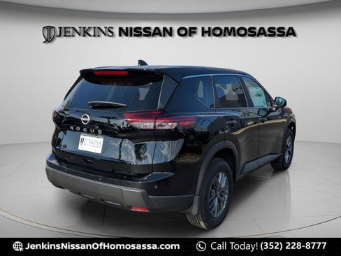 Certified 2025 Nissan Rogue S FWD image 3