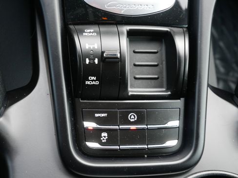 Used 2017 Porsche Cayenne S image 22