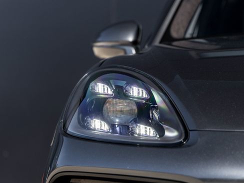 Certified 2023 Porsche Cayenne Turbo S image 18